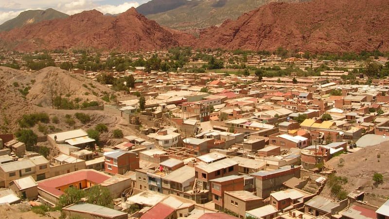 Vista de Tupiza y sus cerros rojizos
